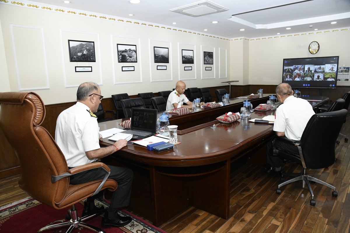 सेवा निवृत्त हुनुअगाडि प्रधान सेनापतिले गरे पृतनापतिहरूलाई सम्बोधन