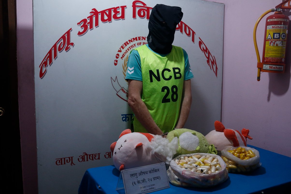 २१ करोड मूल्य बराबरको कोकिनसहित विमानस्थलबाट विदेशी नागरिक पक्राउ