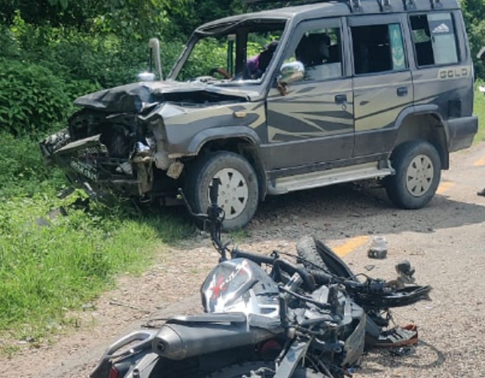 तीव्र गतिको टाटा सुमो र मोटरसाइकल जुध्दा दुई जनाको मृत्यु
