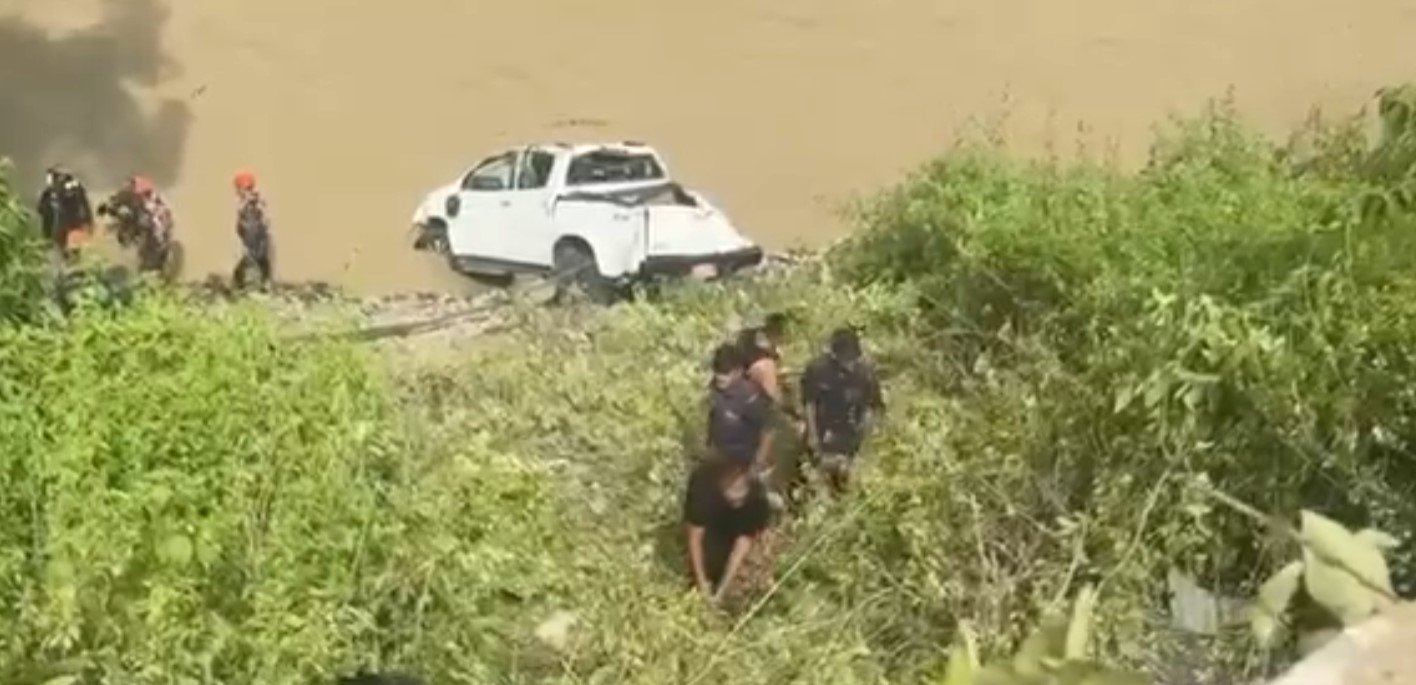 सुनकोसीमा खसेको हाइलेक्स भेटियो, चालकसहित तीन बेपत्ताको अवस्था अज्ञात