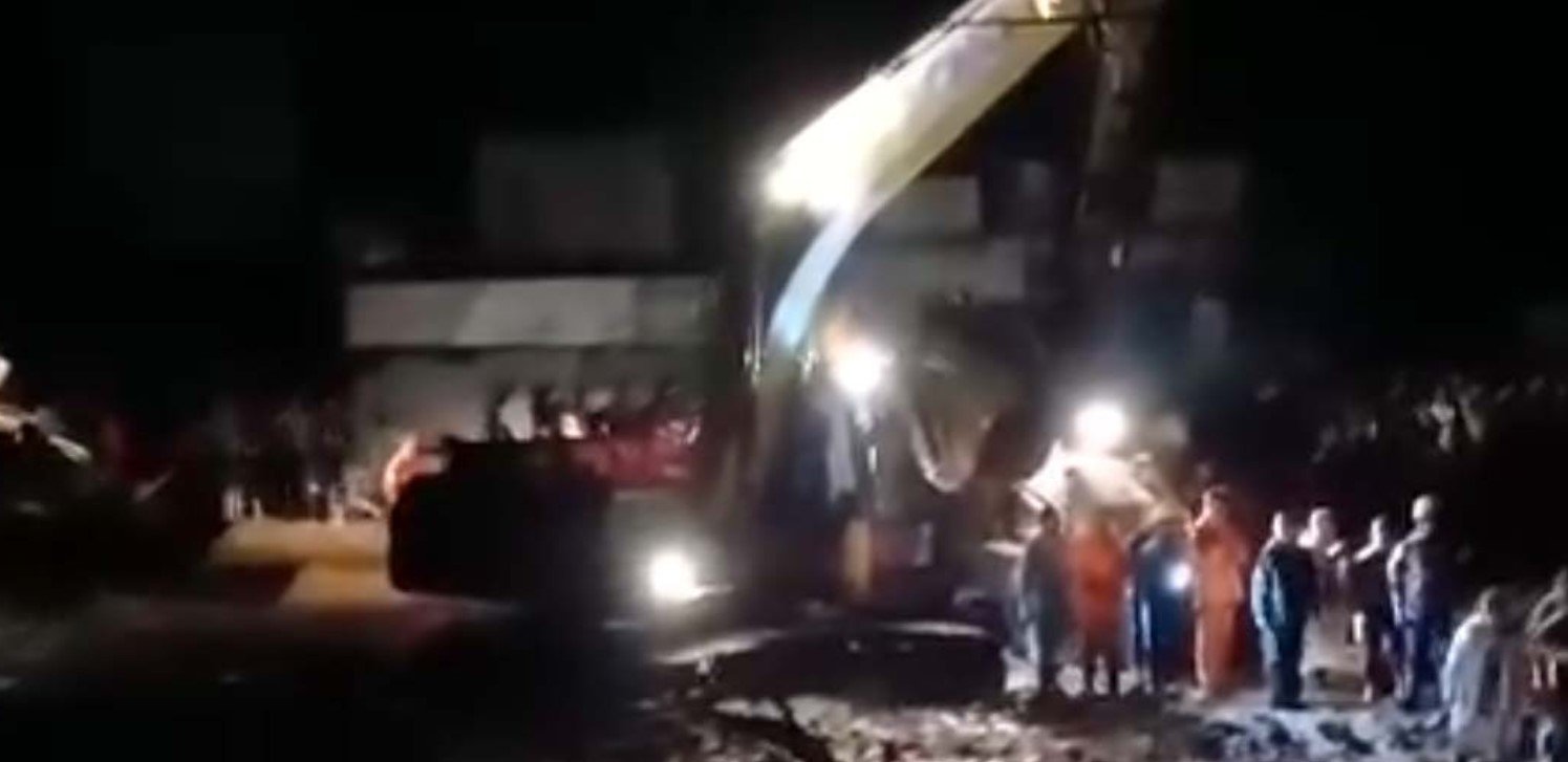 झ्याप्ले खोलामा पहिरोले पुरिएका सवारी साधनबाट १४ शव निकालियो