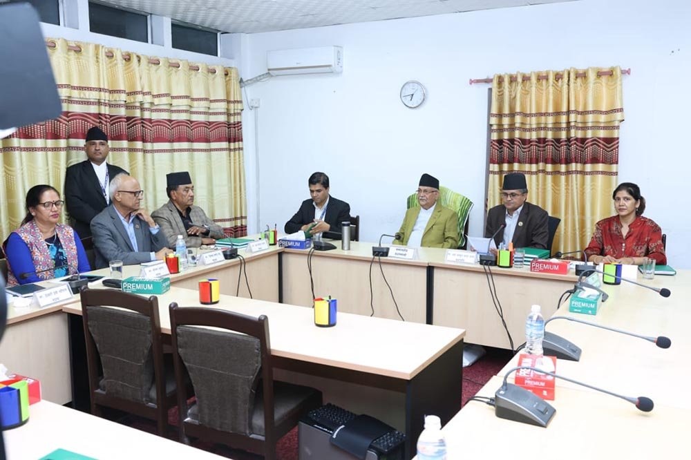 सहकारी ठगी छानबिन समितिको बैठकमा प्रधानमन्त्री ओली