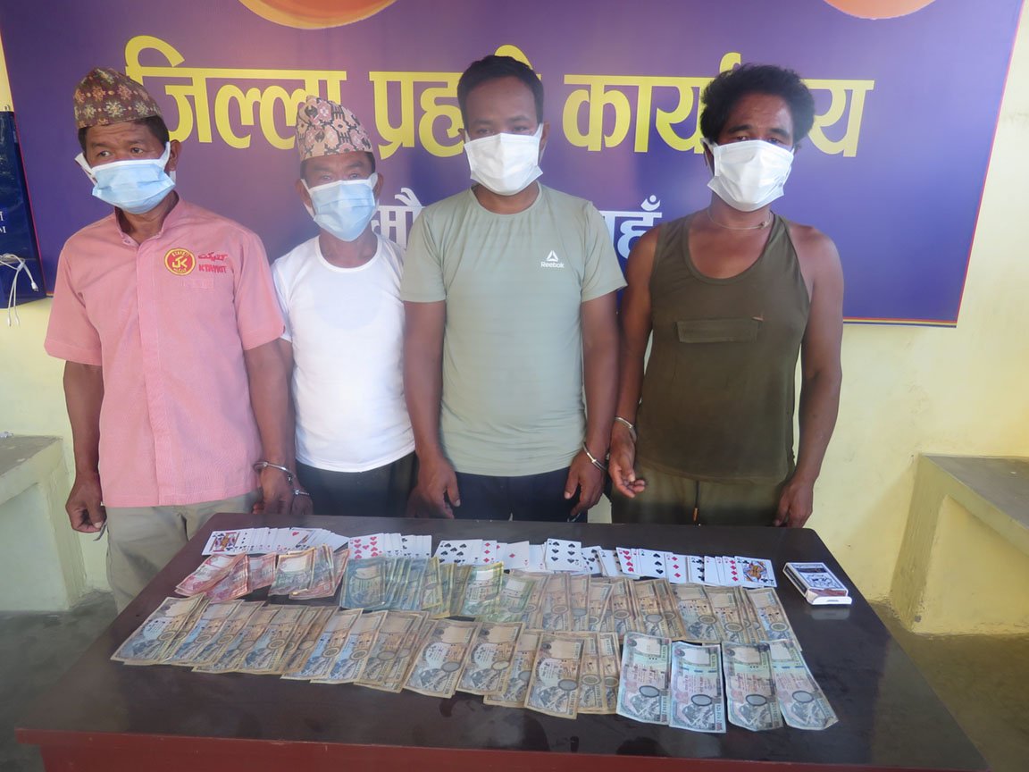 तनहुँबाट चार जुवाडे पक्राउ, साथमा थियो साढे ३३ हजार नगद