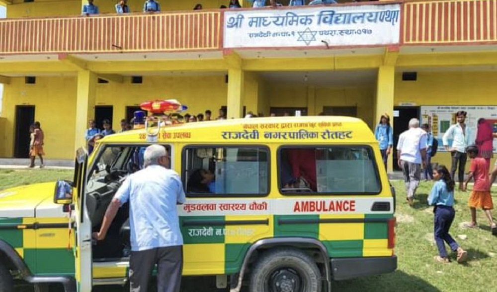 गर्मीले विद्यार्थी बेहोस हुन थालेपछि रौतहटमा बिहानी कक्षा सञ्चालन