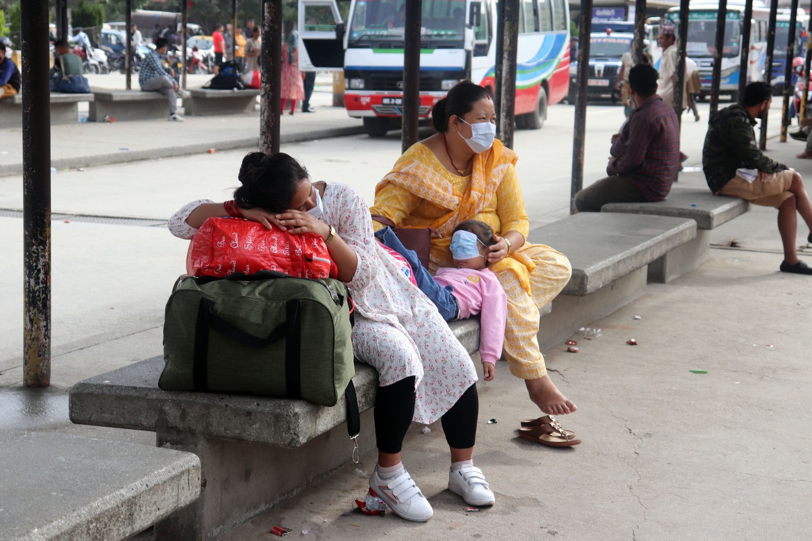 उज्यालोमै नारायणगढ पुग्ने गरी काठमाडौँबाट बस छोडिने