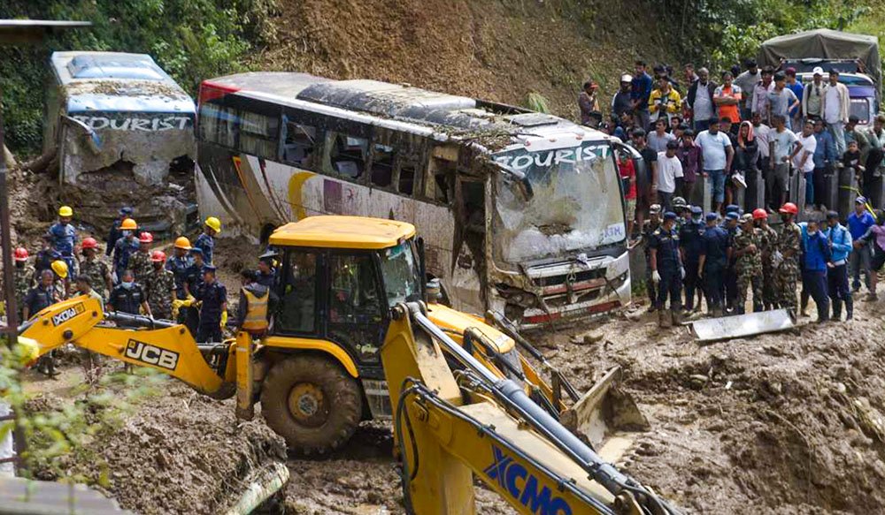 झ्याप्ले खोलामा पहिरोमा पुरिएर निधन भएकाहरूको सनाखत