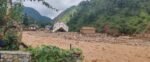 काभ्रेमा मृतकको सङ्ख्या ६५ पुग्यो, हेलिकप्टरबाट ७४५ व्यक्तिको उद्धार