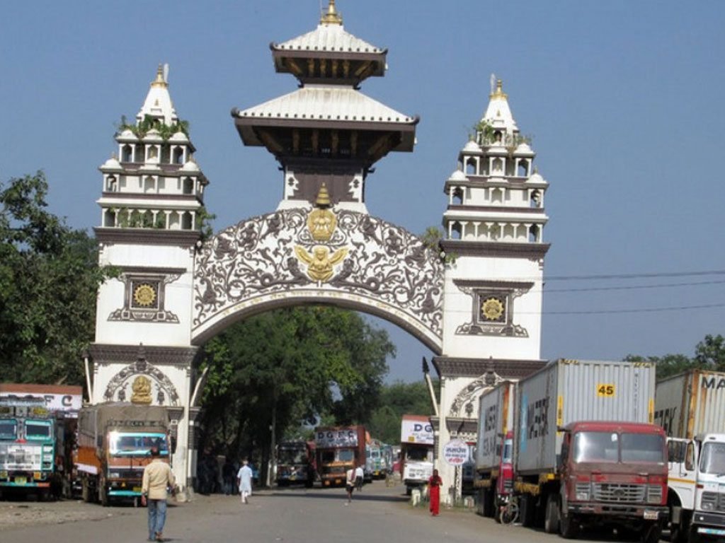 वीरगञ्ज नाका हुँदै  तीन महिनामा आठ अर्ब ७० करोडका सवारीसाधन भित्रियो