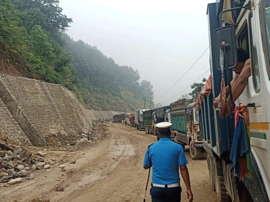 दाउन्नेको वैकल्पिक मार्ग प्रयोग गर्न प्रहरीको अनुरोध