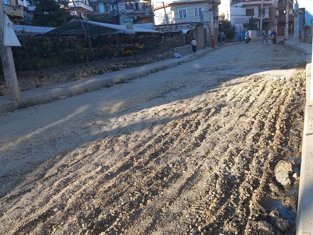पशुपतिनाथ र बौद्धनाथ जोड्ने सडकमा ‘अस्फाल्ट प्रविधि’ को कालोपत्र