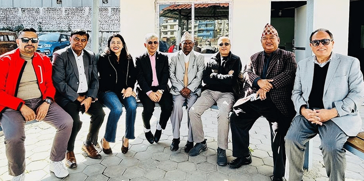 ४ वर्षपछि एमालेमा फर्किएकी झाँक्री पार्टी मुख्यालय च्यासल पुगिन्