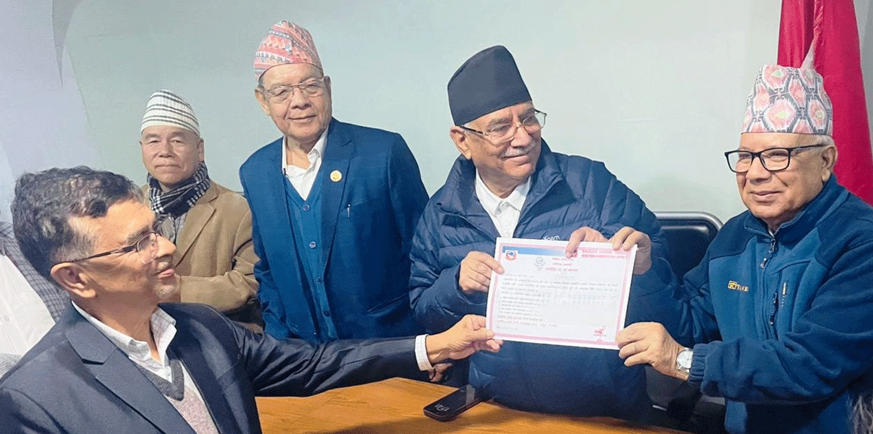 आयोगद्वारा नेपाली कम्युनिष्ट पार्टीलाई दल दर्ताको प्रमाणपत्र प्रदान