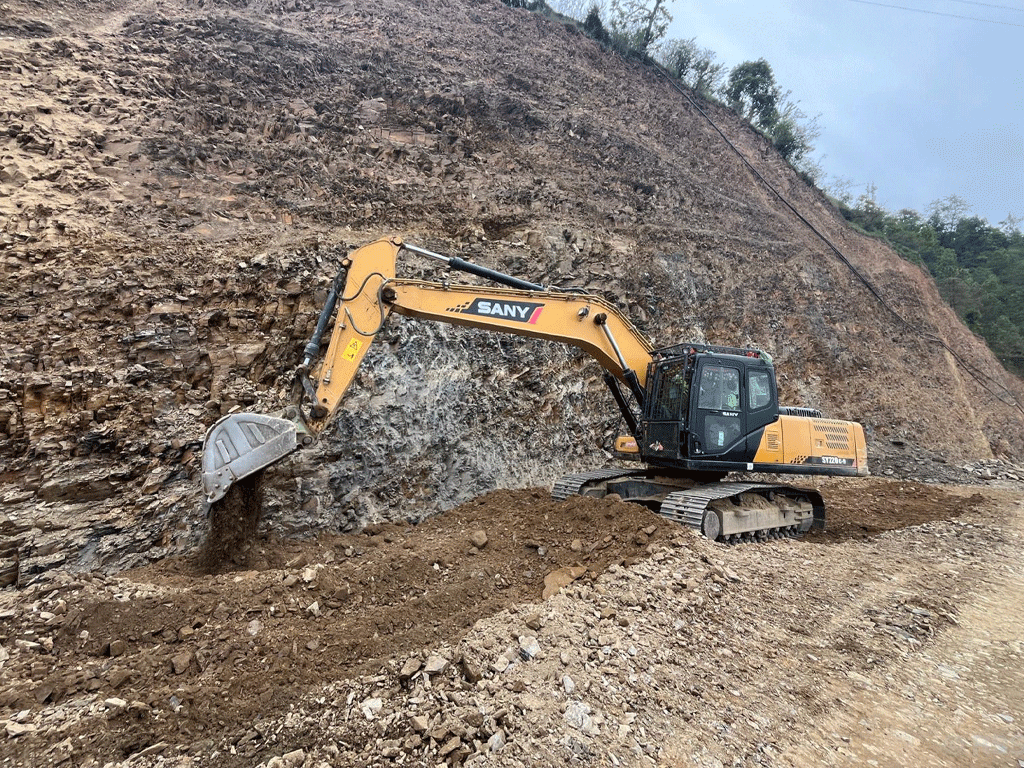 गुल्मीको आँपचौर-शान्तिपुर सडक धमाधम स्तरोन्नति हुँदै