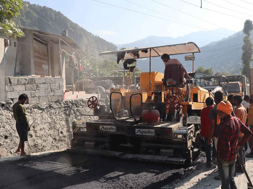 मालढुङ्गा–बेनी सडकको लस्ती–बेनी खण्डमा कालोपत्रे सुरु