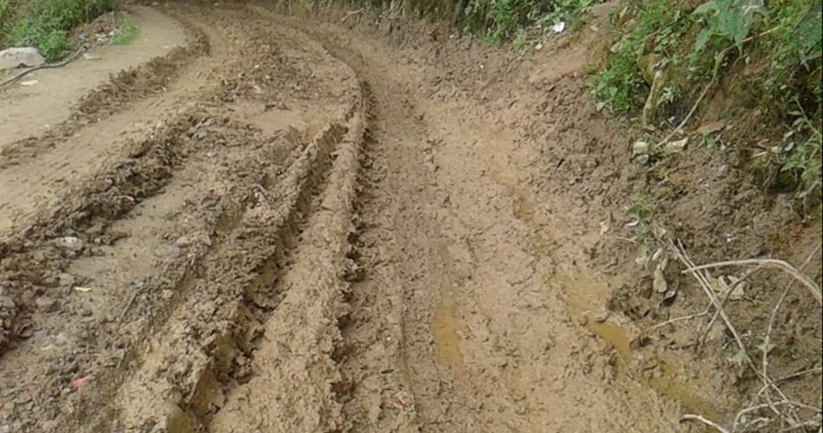 विकट गाउँमा सडक नपुग्दा सास्ती