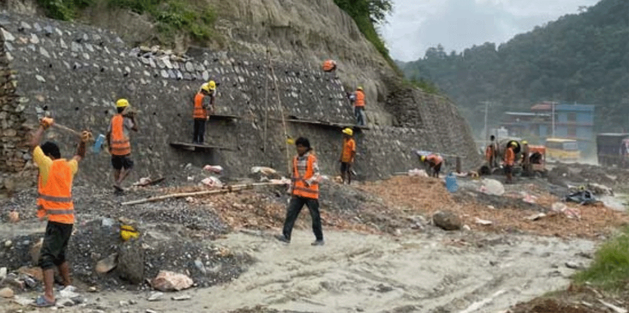 मुग्लिन-पोखरा पश्चिम खण्डमा दैनिक छ सयलाई रोजगारी