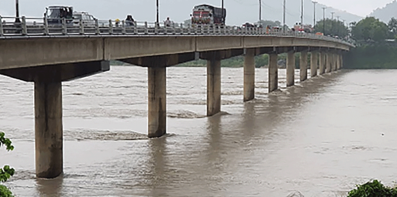 नारायणघाट बुटवल खण्डको नारायणी नदी पुल क्षेत्रमा दुई दिन राति गाडी सञ्चालनमा रोक