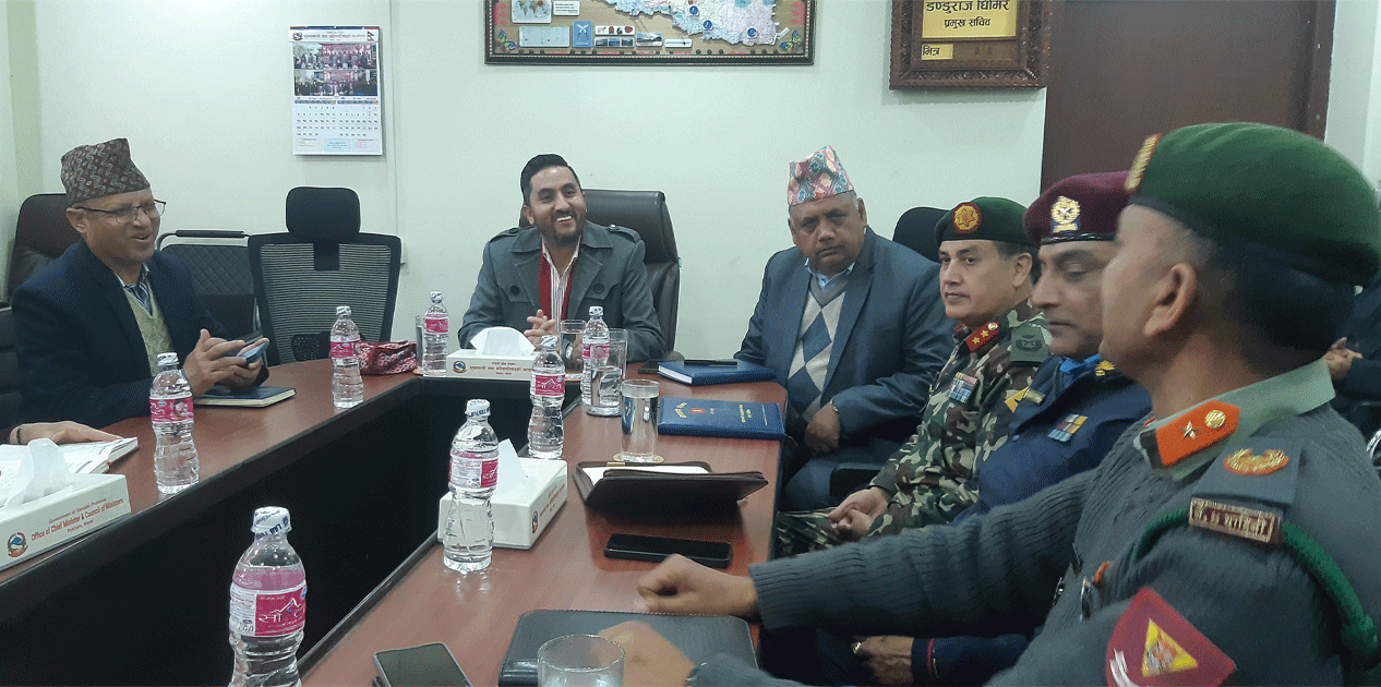 मन्त्री खरेलद्वारा विभिन्न कार्यालयको निरीक्षण तथा भेटघाट