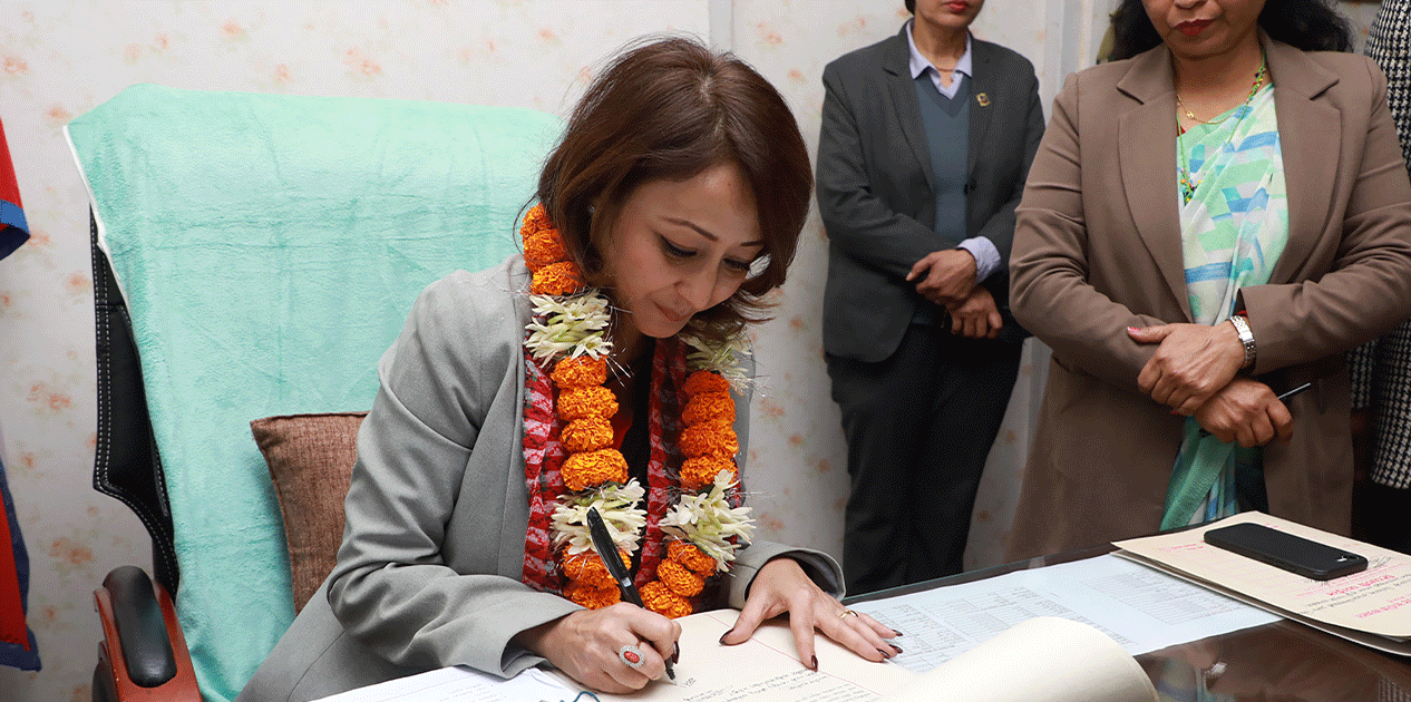 महिला-बालबालिका मन्त्री श्रेष्ठद्वारा पदभार ग्रहण, लैंगीक परीक्षण कार्यविधि स्वीकृत