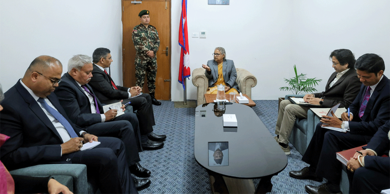 प्रधानमन्त्री कार्कीसँग भारतीय विदेश मन्त्रालयका अतिरिक्त सचिव महावरको भेट