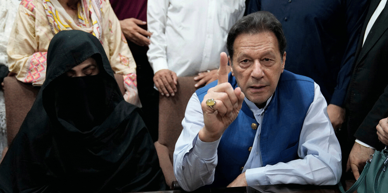 पाकिस्तानका पूर्वप्रधानमन्त्री इमरान खान र उनकी पत्नी बुशरा बीबीलाई १७ वर्षको जेल सजाय