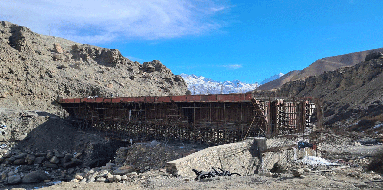 कोरला नाका जोड्ने घमी खोला पुल अन्तिम चरणमा