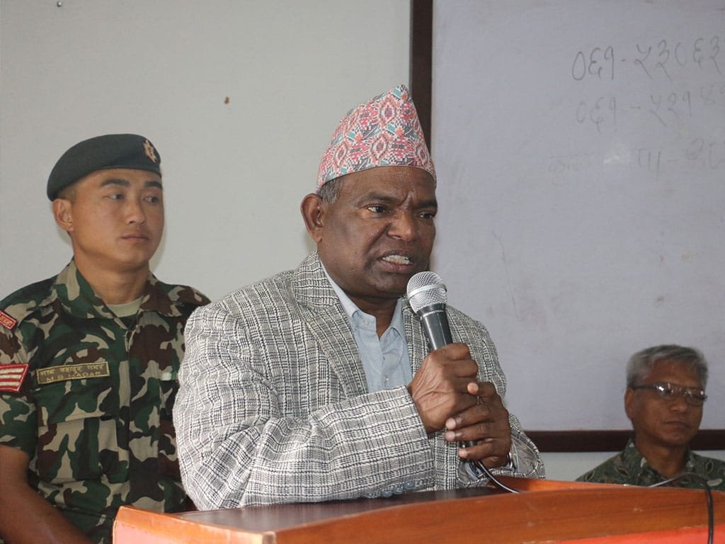 लालबाबु पण्डितले दिए सचिवमा उम्मेदवारी