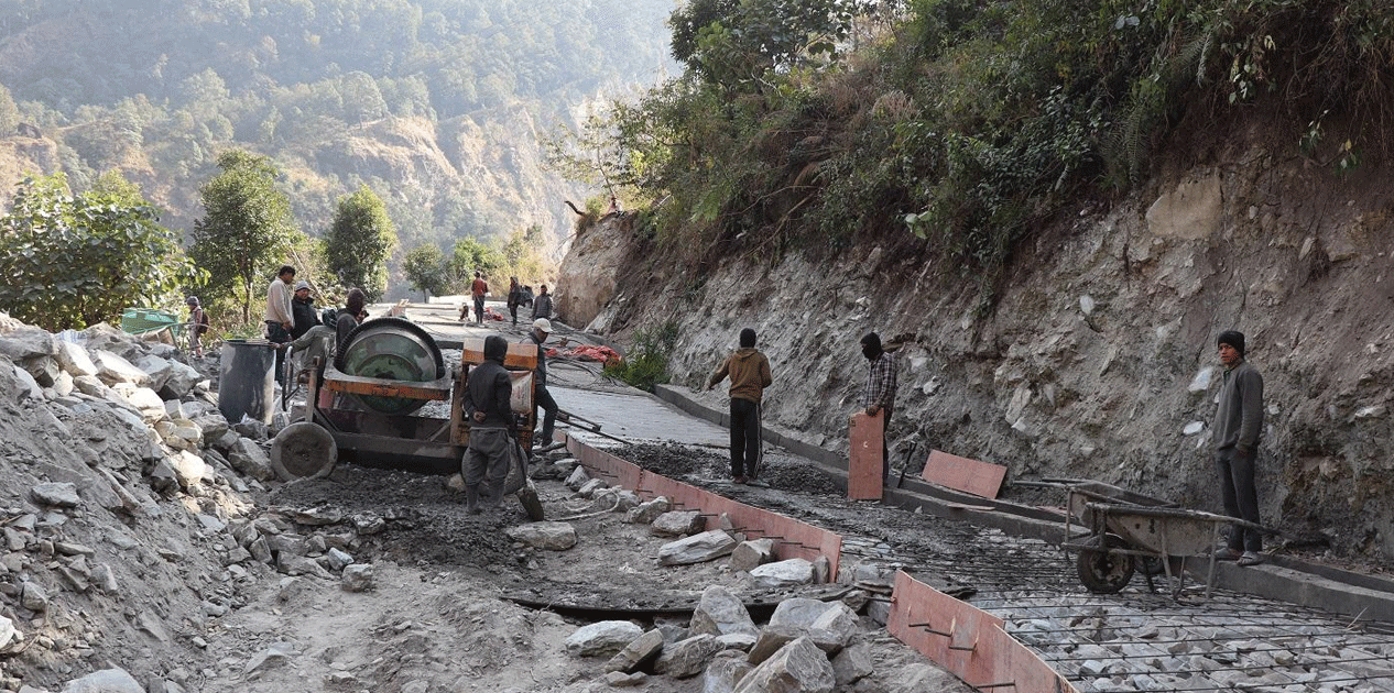 मार्ग खुलेको १७ वर्षपछि भिरकाटे–दोवा सडक स्तरोन्नति