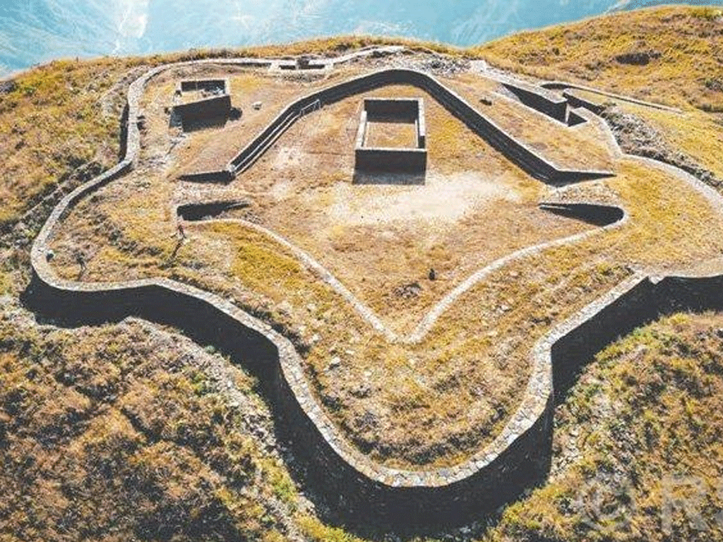 पर्यटकको मन लोभ्याउँदै ऐतिहासिक दुगुनागढी