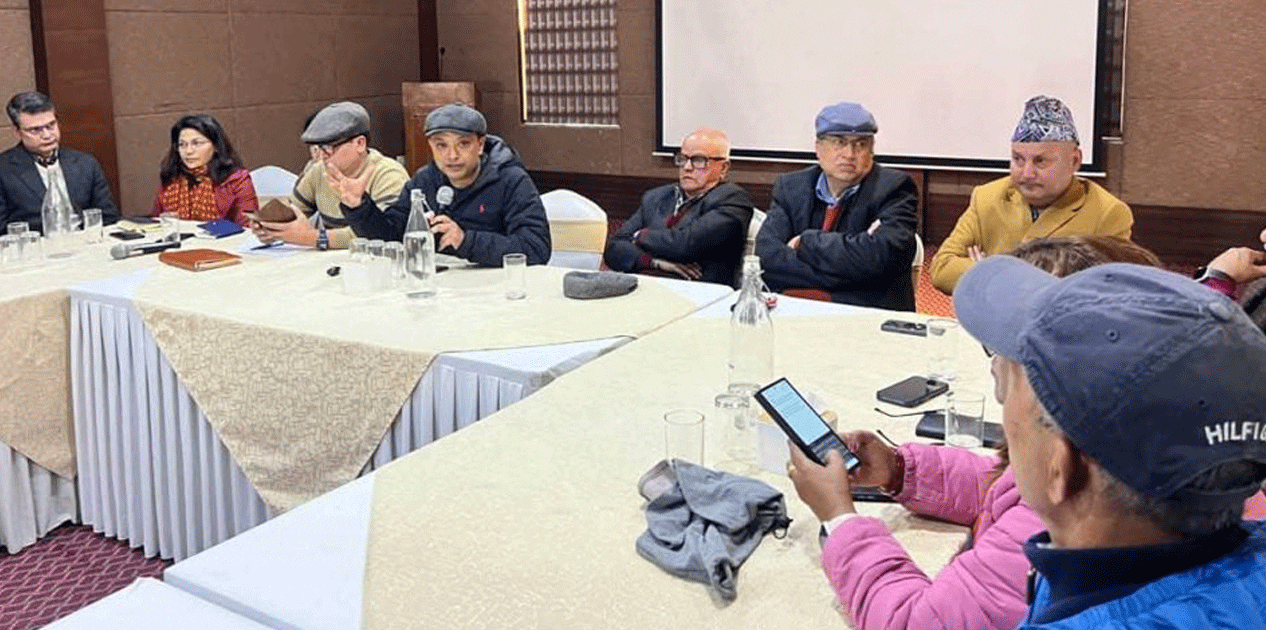 गगन थापा लगायत विशेष महाधिवेशन पक्षधरले गरे बुद्धिजीवीसँग छलफल