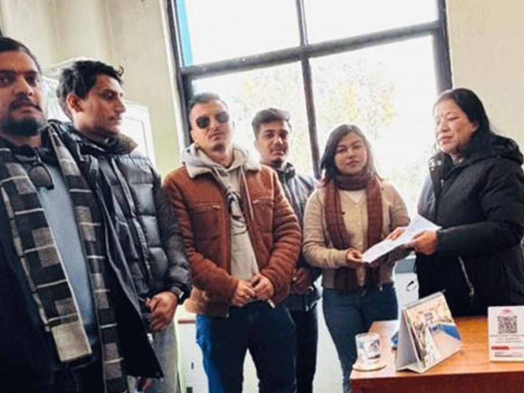 पोखरा विश्वविद्यालयमा विद्यार्थी संगठनले बुझाए ८ बुँदे माग पत्र